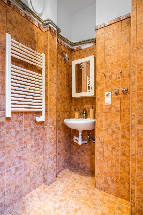 Ferienwohnung Sofia'S Vintage Gem: Spacious 2Bd Flat On Solunska Exterior foto